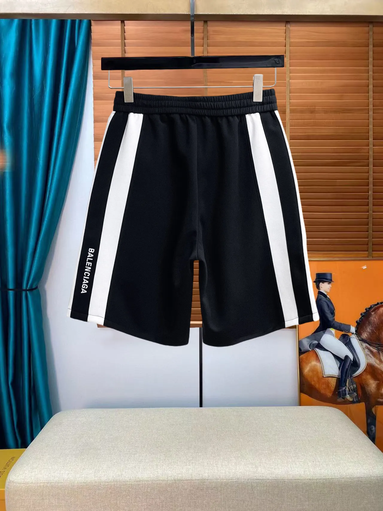 Balenciaga's three-standard complete 2026 summer New Arrival men's casual shorts, advanced custom-made Breathable fabric, Breathable fabric, extremely stretchy and comfortable, impeccable details, top-grade accessories, original logo design concept, delicate and soft feel! The upper body fit is awesome! Size: M-XXXL Please state your height and weight when ordering